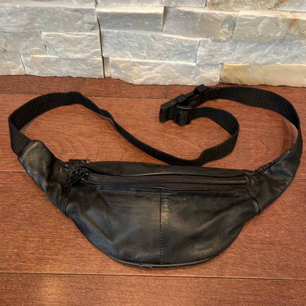 Crown leather pouch